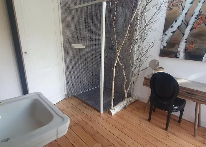 Proche De L'amelie - 3057 *